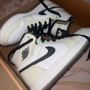 Women's Air Jordan 1 High Zoom Comfort 'Light Bone'